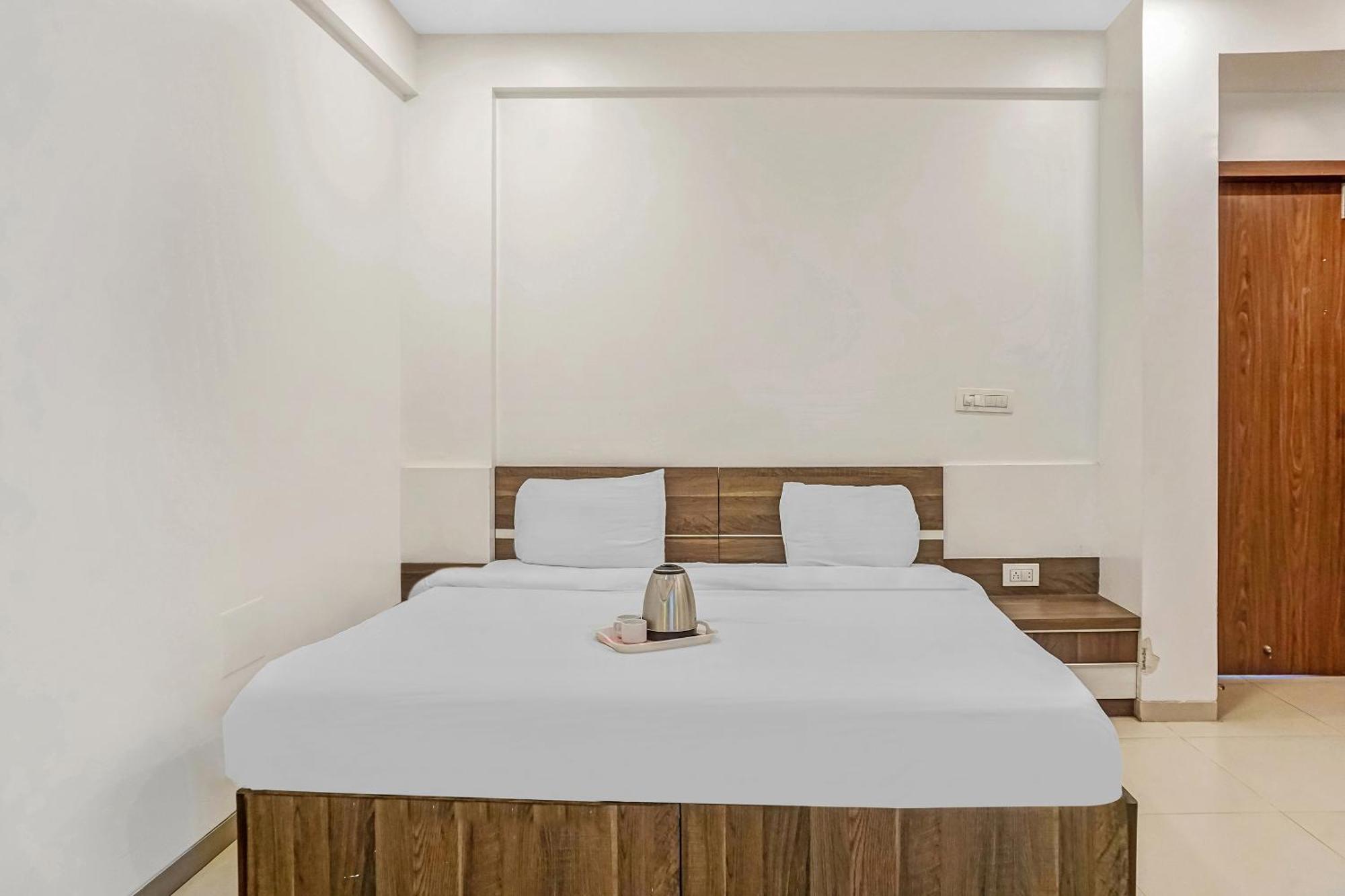 Super Townhouse The Upper Room Near Pune Airport Lohogaon Exteriér fotografie