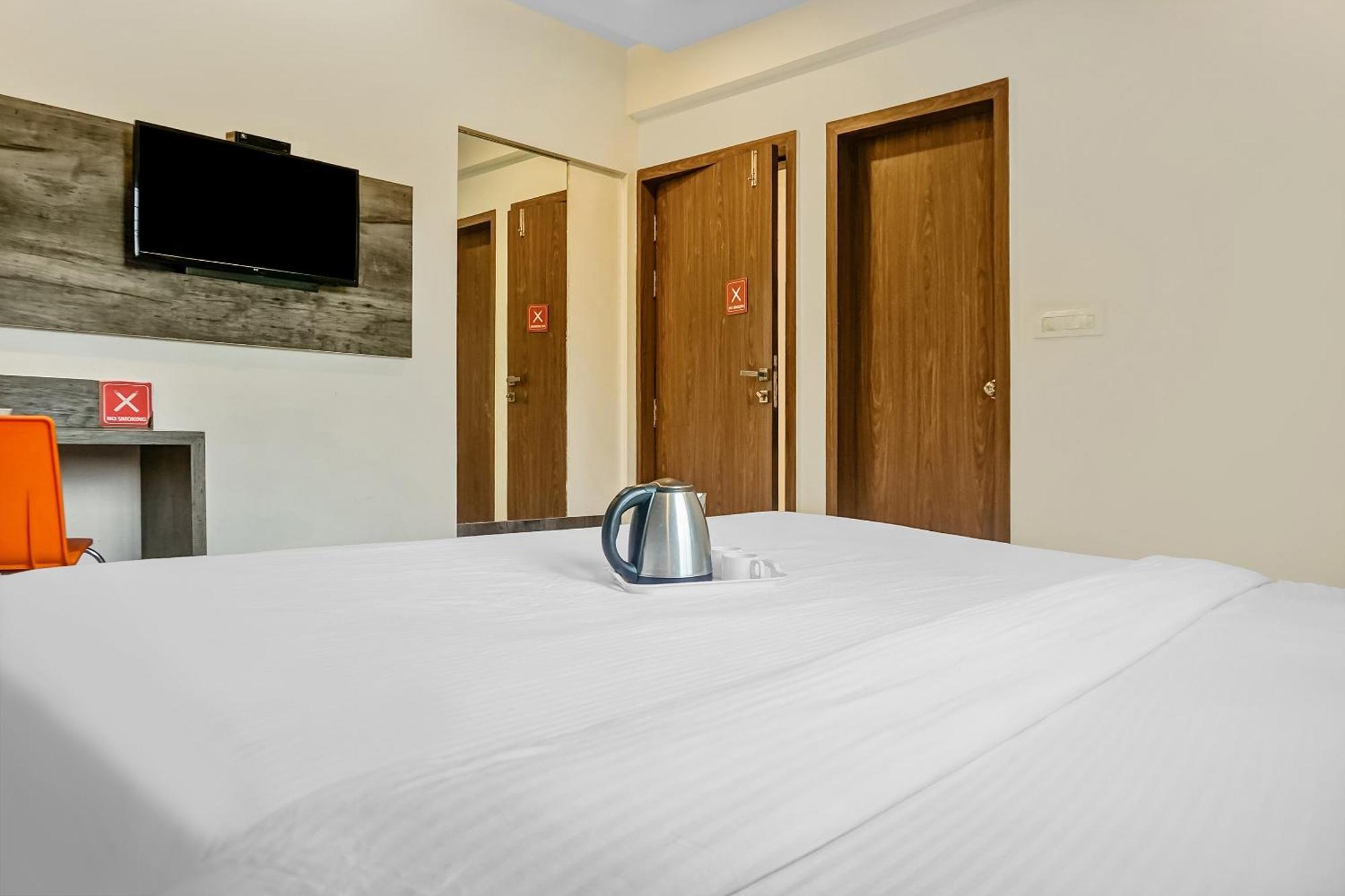 Super Townhouse The Upper Room Near Pune Airport Lohogaon Exteriér fotografie