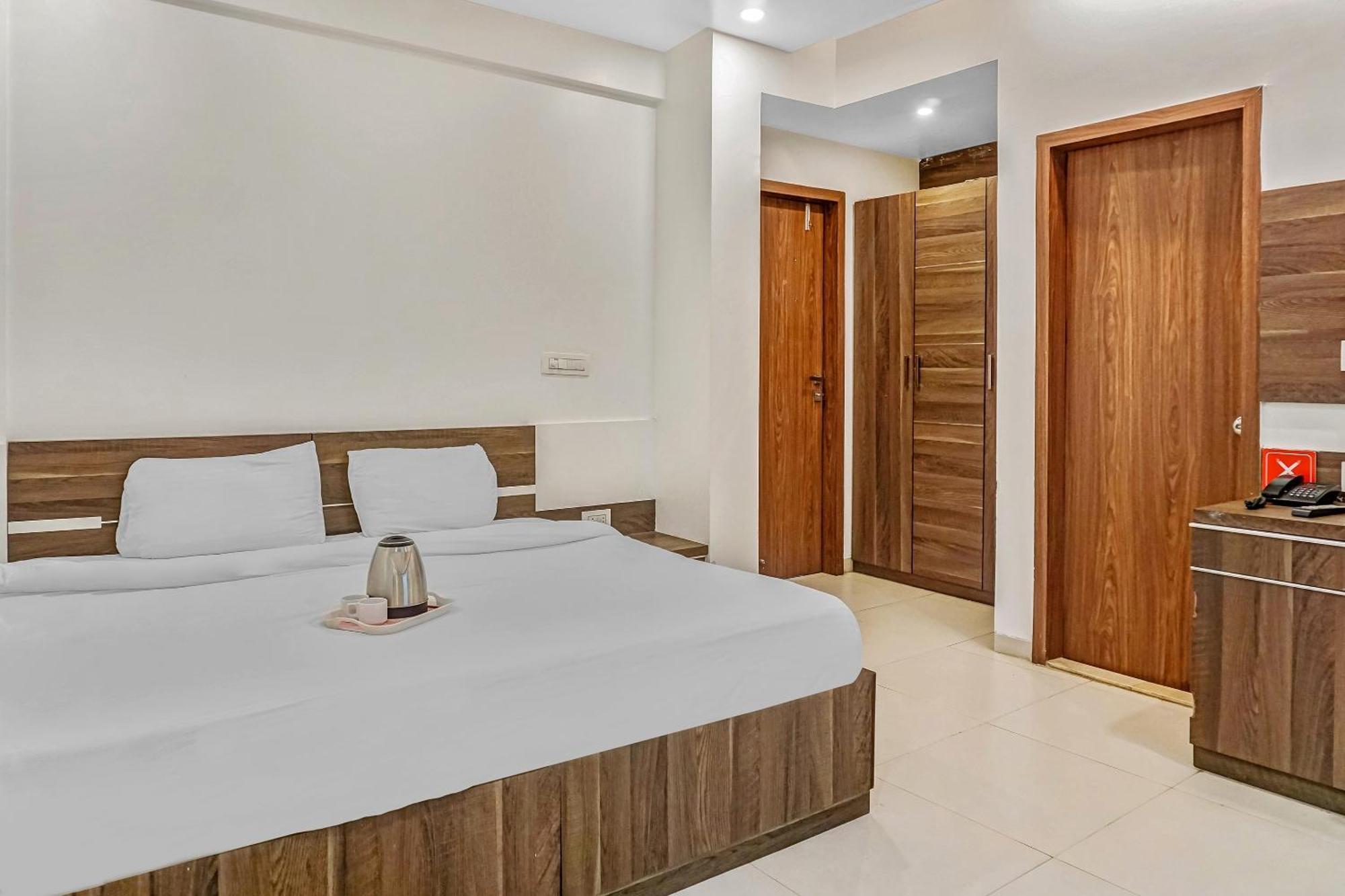 Super Townhouse The Upper Room Near Pune Airport Lohogaon Exteriér fotografie