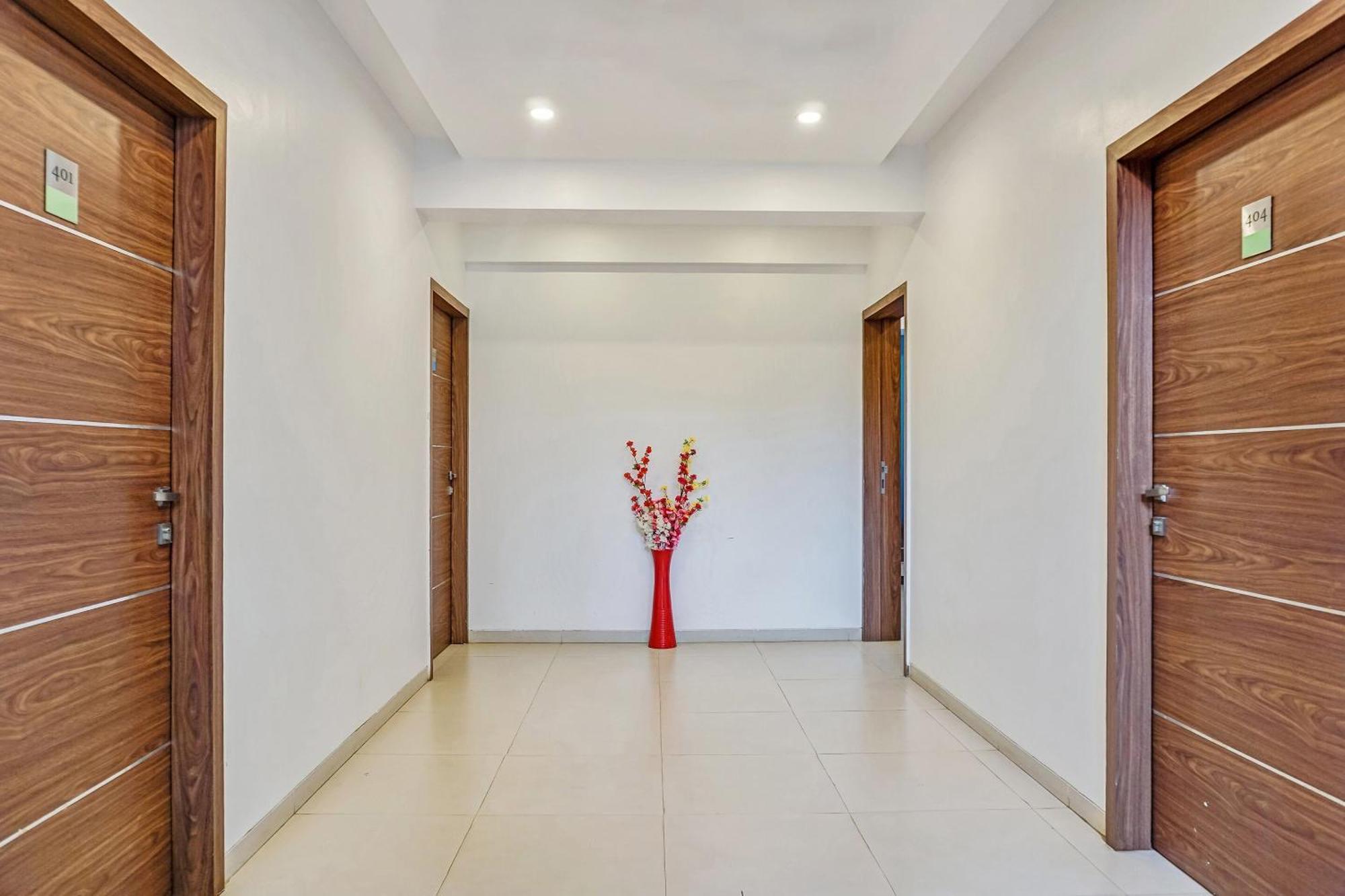 Super Townhouse The Upper Room Near Pune Airport Lohogaon Exteriér fotografie