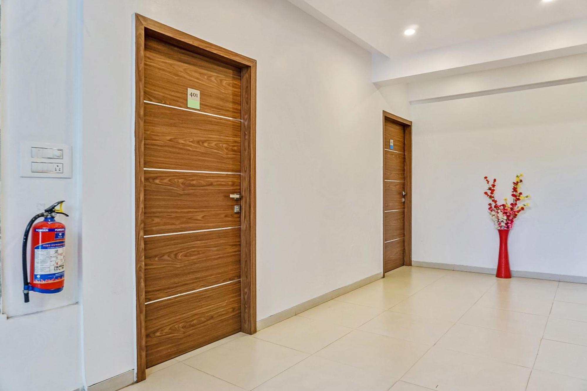 Super Townhouse The Upper Room Near Pune Airport Lohogaon Exteriér fotografie