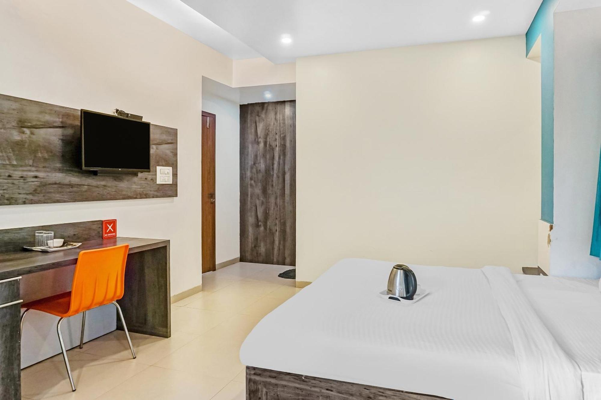 Super Townhouse The Upper Room Near Pune Airport Lohogaon Exteriér fotografie
